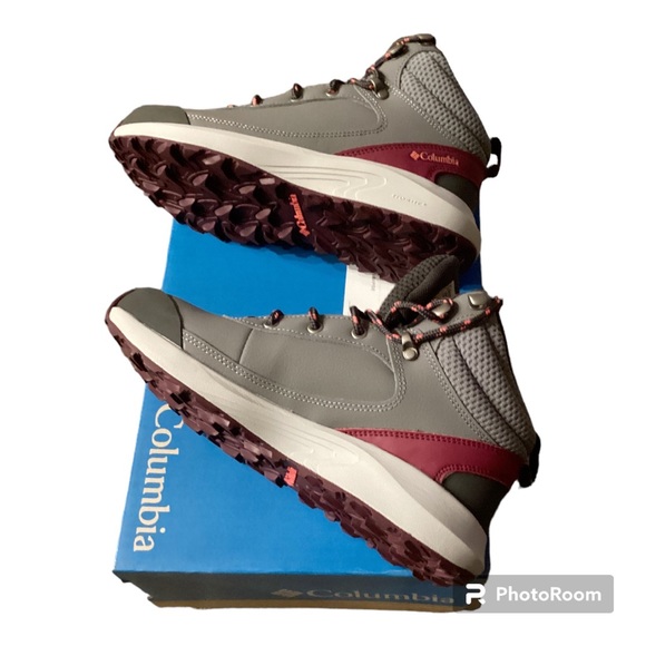 NWT- Box included. Columbia Trailstorm Peak boots. Gray w/pink. 6.5 women’s - Picture 4 of 5